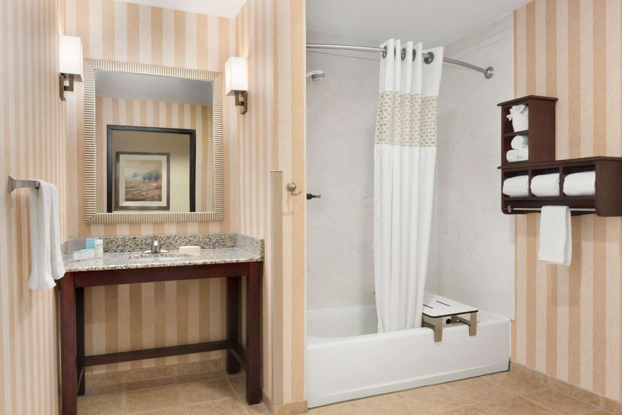 Hampton Inn Спирфиш Экстерьер фото